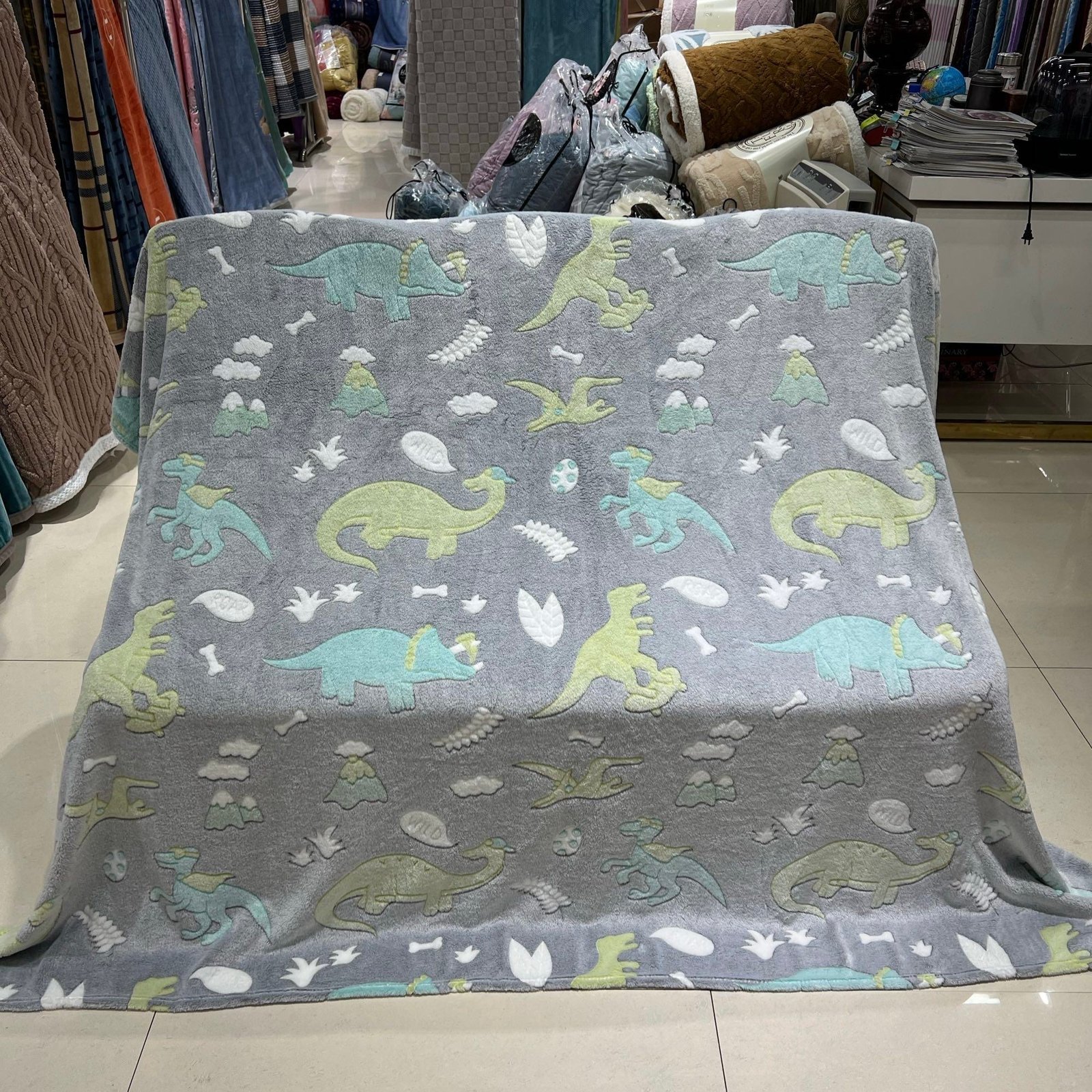 new glow in the dark blanket luminous Christmas baby custom flannel blanket magic luxury blanket for winter - Image 3